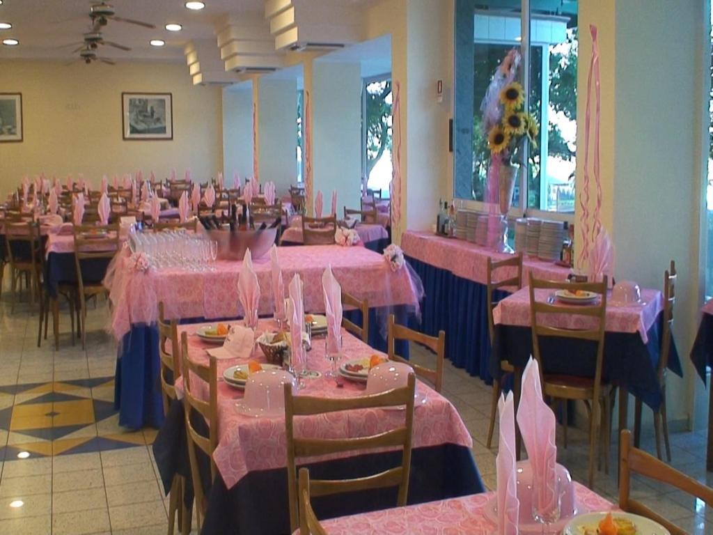 Hotel Astoria ミザーノ・アドリアーティコ エクステリア 写真